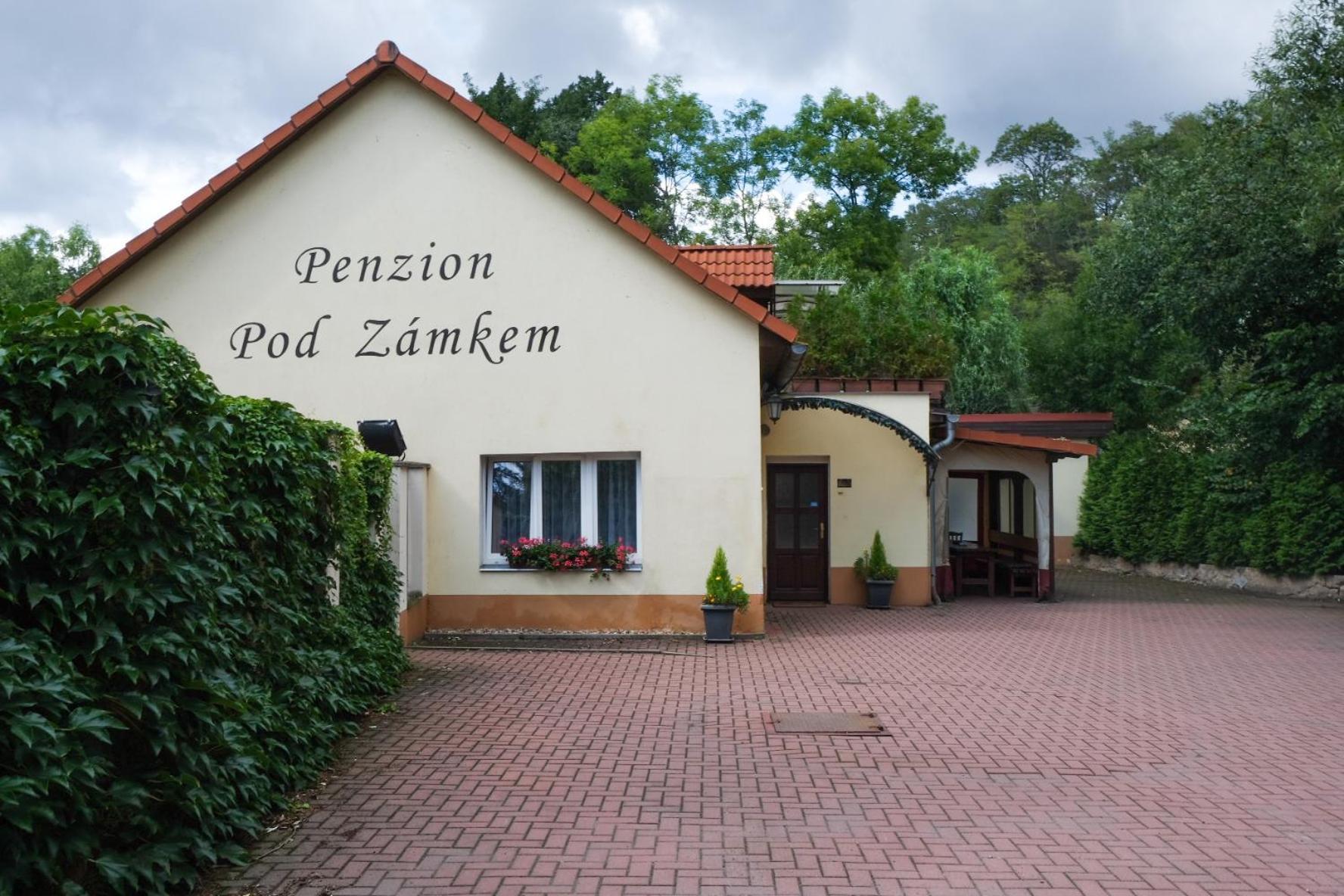 Penzion Pod Zamkem Prŭhonice Ngoại thất bức ảnh